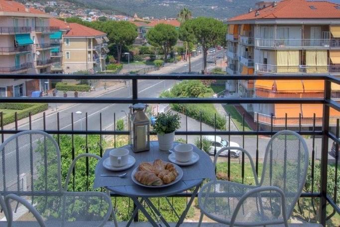 Ad Un Passo Da… Apartment Pietra Ligure Exterior photo